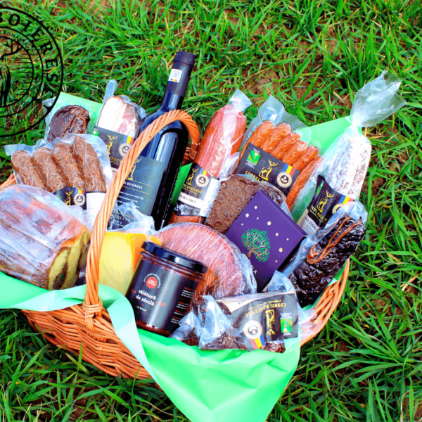 cos cadou paste produse traditionale carne cozonac vin codrul boieresc