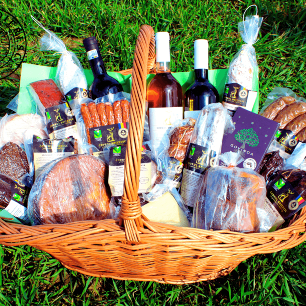 cos cadou paste complet produse traditionale carne cozonac pasca vin codrul boieresc