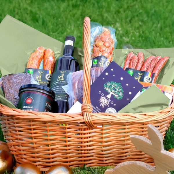 Coș de Paște Dar din Codru cu produse tradiționale românești și preparate din carne